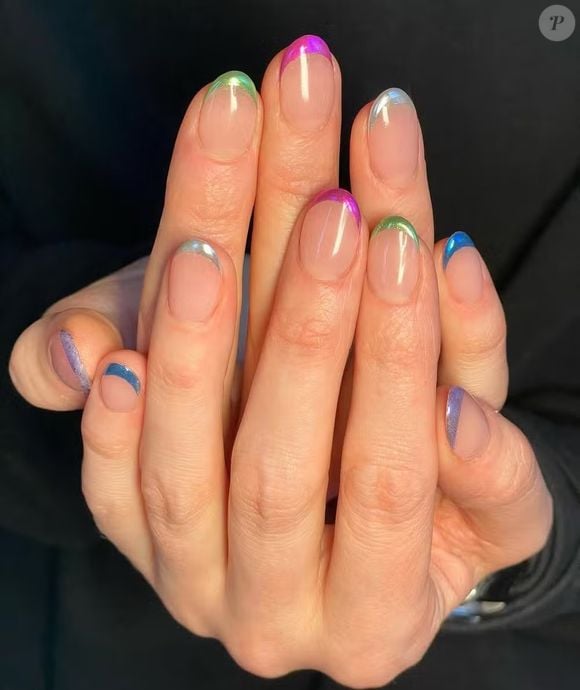 Tom metálico para as francesinhas, aplique o tom cromado apenas para um acabamento elegante e clássico.