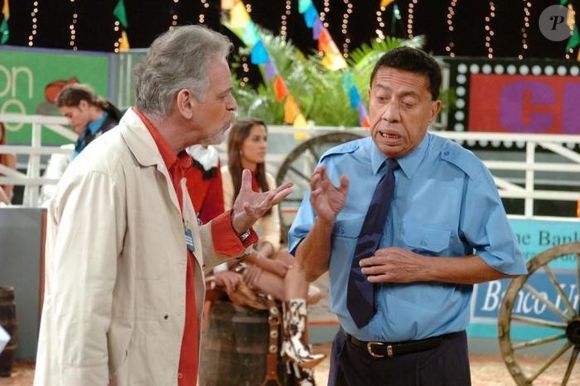 Paulo Silvino como o porteiro Severino, do 'Zorra'