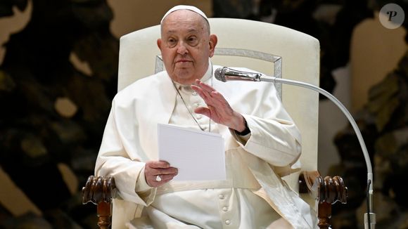Internado desde o dia 14 de fevereiro, o Papa Francisco segue recebendo tratamento para pneumonia bilateral no hospital Gemelli, em Roma.