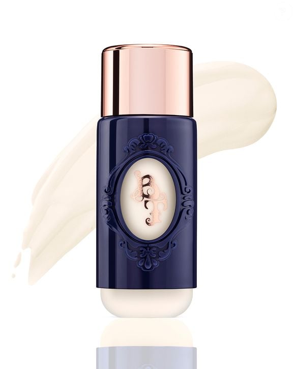 2. BT Skin (Bruna Tavares) | R$ 99,90
Base líquida ultrafluida com cobertura leve a média, acabamento aveludado e resistência à água. Une maquiagem e ativos de skincare em uma fórmula de alta performance.