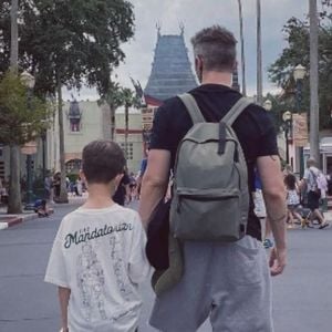 Sandy e Lucas Lima escolheram não mostrar o rosto do filho, mas não deixam de dividir alguns momentos especiais com o público