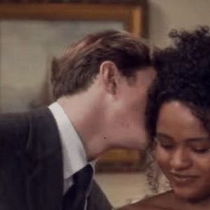 Qual é o final de Beatriz (Duda Santos) em 'Garota do Momento'? mocinha tem casamento marcado com Beto (Pedro Novaes), fica grávida e adota uma menina