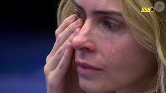 Choro em briga não é fraqueza, é uma resposta do corpo - na foto, Ana Paula Renault derramou lágrimas após discutir com Solange Couto