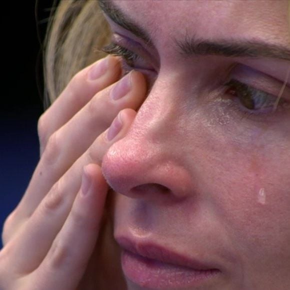 Choro em briga não é fraqueza, é uma resposta do corpo - na foto, Ana Paula Renault derramou lágrimas após discutir com Solange Couto