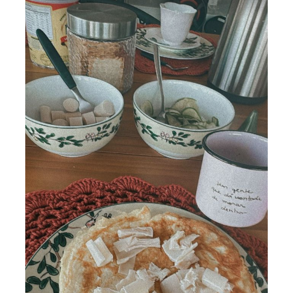 Maiara tinha uma dieta restrita, mas com um café da manhã repleto de comidas saudáveis: omelete, palmito, jiló e café