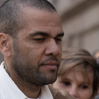 Por que Daniel Alves foi absolvido da condenação por estupro? Entenda decisão da Justiça espanhola que livra de vez o jogador da cadeia