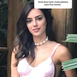 Bruna Biancardi resgatou foto de antes da rinoplastia para responder provocação de seguidor