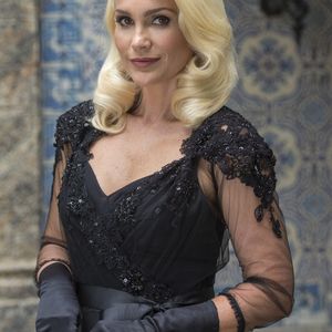 Celso (Rainer Cadete) se alia à irmã, Sandra (Flávia Alessandra), para roubar a fortuna de Candinho (Sergio Guizé) na novela 'Êta Mundo Bom! 2'