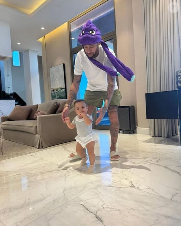 Filha de Neymar e Bruna Biancardi, Mavie está com 1 ano de idade