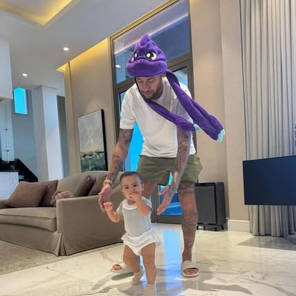 Filha de Neymar e Bruna Biancardi, Mavie está com 1 ano de idade