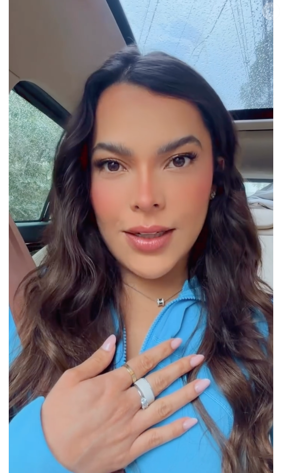 Emilly Araújo ainda proferiu um discurso transfóbico contra Érika Hilton, deputada federal mais votada do Brasil em 2026