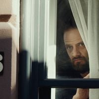 Oito episódios para terminar até domingo: a série de suspense psicológico que está conquistando a Netflix