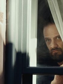 Oito episódios para terminar até domingo: a série de suspense psicológico que está conquistando a Netflix