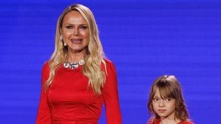 Vestido vermelho para mãe e filha: Eliana e Manuela inspiram com looks elegantes e apresentadora chora de emoção ao lançar novo programa na Globo