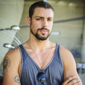 2014: no mesmo ano e com o visual transformado, Cauã Reymond deu vida ao policial André Câmara para a série 'O Caçador'