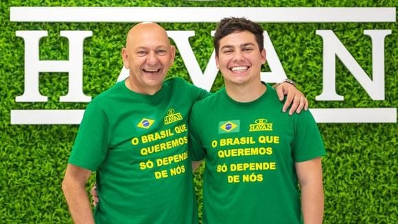 'Não temos ego. Não existe uma disputa': filho mais velho de Luciano Hang, da Havan, revela como se prepara com irmãos para sucessão do pai de 63 anos na empresa de 4 décadas e R$ 18,5 bilhões de faturamento bruto e mais de 23 mil colaboradores