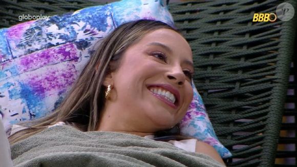 Renata, por sua vez, preferiu não se comprometer. Quando Maike a questionou sobre o que ela sentia, ela desconversou: 'Se você voltar, eu respondo'