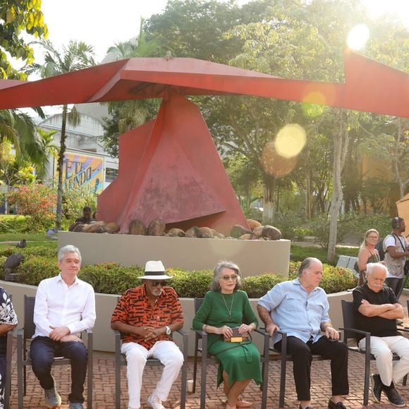 Estrelas brilham juntas: Tony Ramos, Renato Aragão, Laura Cardoso, Antônio Pitanga, Nathalia Timberg, Walcyr Carrasco, Neusa Borges, Rosamaria Murtinho, Ari Fontoura, Betty Faria e Serginho Groisman marcam presença na inauguração da Calçada da Fama da Globo