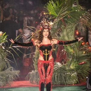 Anitta foi coroada no último domingo (20) como rainha de bateria da Grande Rio e assumirá o posto no Carnaval 2027. A coroação aconteceu na quadra da escola e foi marcada por um espetáculo de ancestralidade