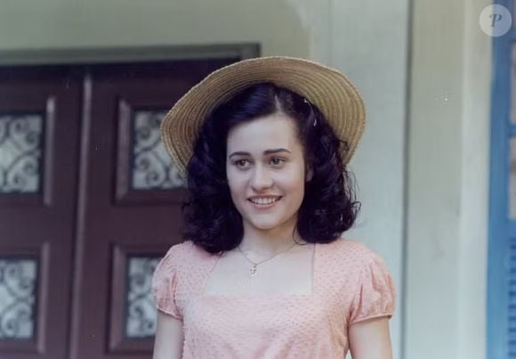 Alessandra Negrini deu vida a Engraçadinha na juventude por já ter 24 anos no fim de 1994 - atriz e Claudia Raia dividiram personagem principal na série da Globo