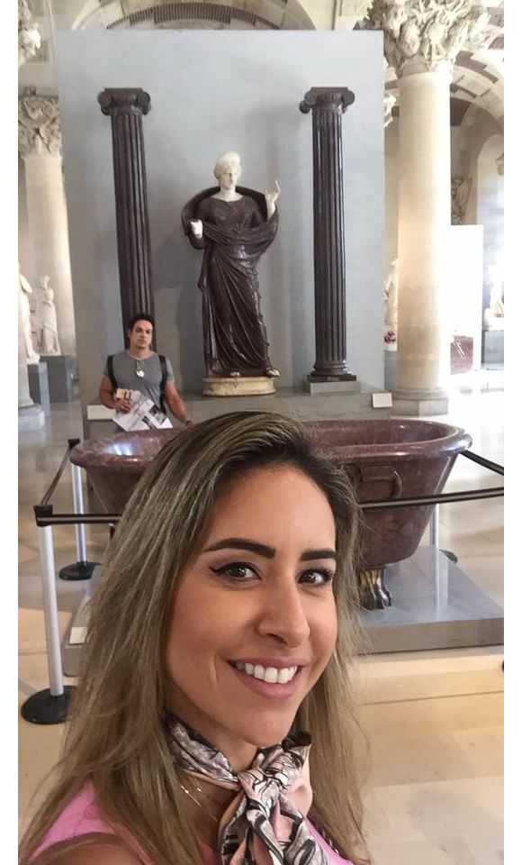 Lica Lopes mantinha o cabelo loiro com luzes na época