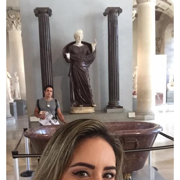 Lica Lopes mantinha o cabelo loiro com luzes na época