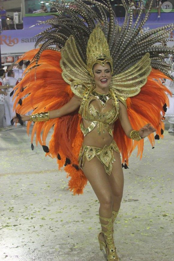 Carnaval: Grande Rio já teve cerca de 20 famosas à frente da bateria, entre elas Paloma Bernardi