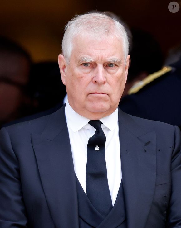 Assessores da Família Real mantêm silêncio sobre o caso, mas bastidores apontam clima de tensão entre os membros da monarquia britânica