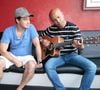 Segundo o g1, Rick e Renner interromperam a parceria no fim de 2010, após 25 anos de carreira, mas retomaram os trabalhos em 2018 com o álbum "Seguir em Frente" e uma turnê de mesmo nome