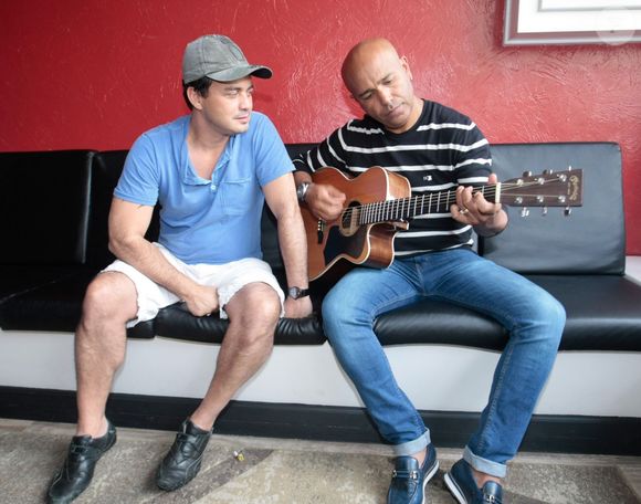 Segundo o g1, Rick e Renner interromperam a parceria no fim de 2010, após 25 anos de carreira, mas retomaram os trabalhos em 2018 com o álbum "Seguir em Frente" e uma turnê de mesmo nome
