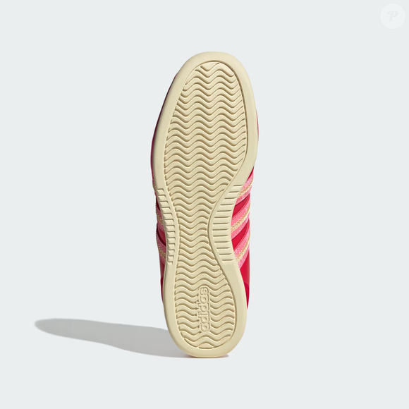 Com visual marcante e perfil slim, o Adidas Barreda Lo combina perfeitamente com a estética exagerada e colorida dos vídeos virais
