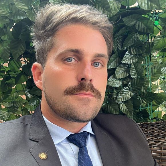 Ao lamentar a morte de Paulo César Pereira Marques, Thiago Gagliasso destacou que o familiar nunca se envolveu nas divergências políticas entre ele e Bruno Gagliasso. Thiago também recordou o carinho do tio por seu filho e contou que Paulo havia mandado um beijo para ele recentemente, por meio da criança