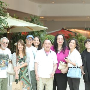 Renato Aragão almoçou com a mulher, Lilian Aragão, e a filha caçula, Lívian Aragão, e outros parentes em shopping do Rio em 19 de abril de 2025