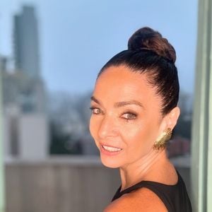 Claudia Ohana está completando 62 anos nesta quinta-feira, dia 06 de fevereiro