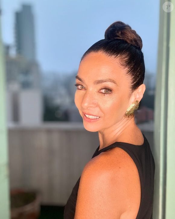 Claudia Ohana está completando 62 anos nesta quinta-feira, dia 06 de fevereiro