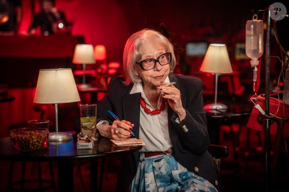 Fernanda Montenegro defende que é fundamental manter a mente ativa e engajada. Para ela, o segredo está em encontrar algo que 'alimente o ser humano'