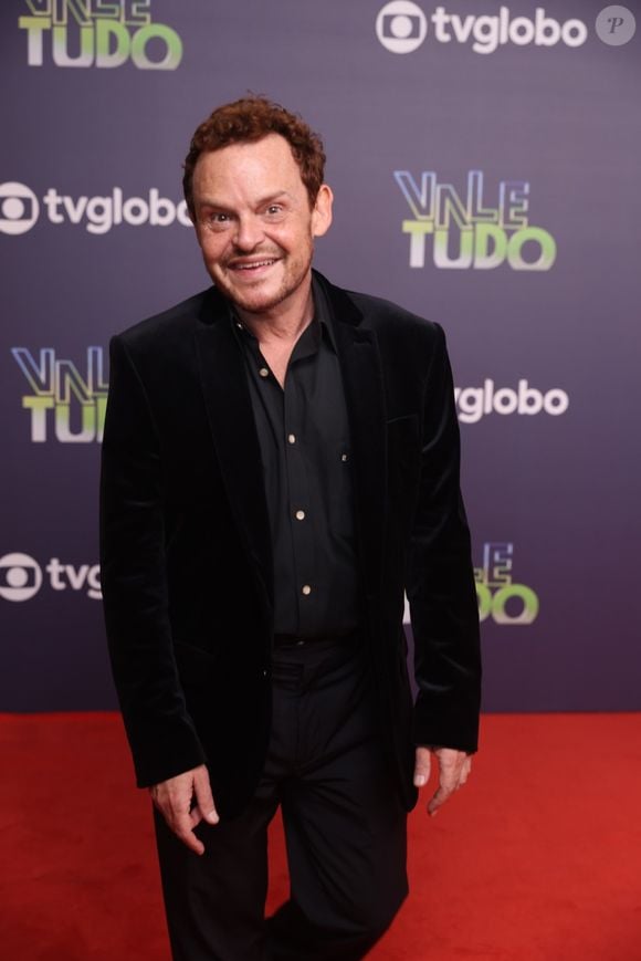 A mãe morreu quando ele ainda era bebê. Anos depois, as poesias deixadas por ela aproximaram Matheus Nachtergaele da arte e do teatro