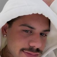 Solteiro, Zé Felipe quebra o silêncio após ser envolvido em rumores sobre sexualidade: 'Se eu tivesse dando o rabo...'