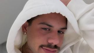 Solteiro, Zé Felipe quebra o silêncio após ser envolvido em rumores sobre sexualidade: 'Se eu tivesse dando o rabo...'