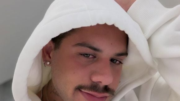 Solteiro, Zé Felipe quebra o silêncio após ser envolvido em rumores sobre sexualidade: 'Se eu tivesse dando o rabo...'