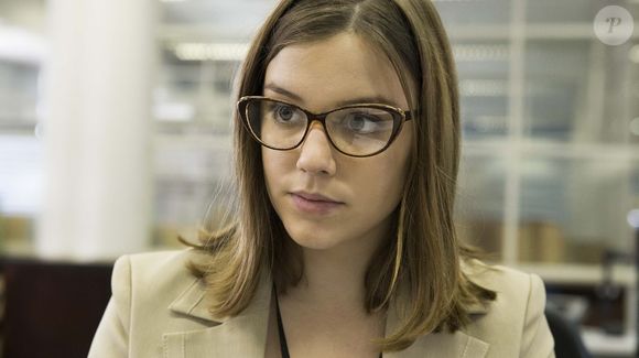 2017: com o visual diferente do anterior, Alice Wegmann fez parte do filme de terror 'O Rastro'