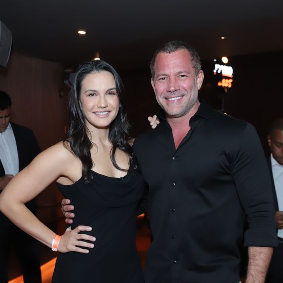 Malvino Salvador vive, desde 2013, um relacionamento com a lutadora Kyra Gracie e é pai de quatro filhos