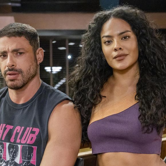 Cauã Reymond e Bella Campos terminaram se abraçando, indicando que estava tudo resolvido