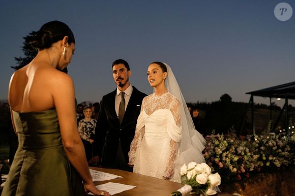 Verde oliva parece ter sido a cor exigida para convidados especiais do casamento de Giovanna Lancellotti e Gabriel David