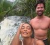 Juliana Paes posou com o marido na cachoeira