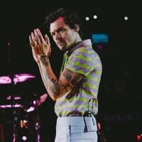 Defensor dos direitos LGBT e ícone da moda: 5 lições que aprendi com o estilo e pensamento de Harry Styles e que valem para a vida toda