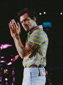 Defensor dos direitos LGBT e ícone da moda: 5 lições que aprendi com o estilo e pensamento de Harry Styles e que valem para a vida toda