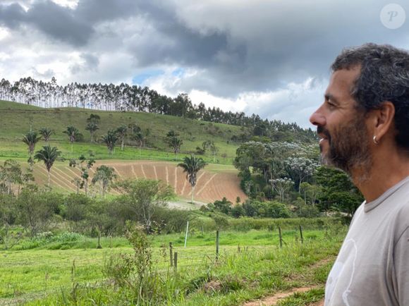 Ator produz leite, queijos, iogurtes, mel, café, pães de fermentação natural e até chocolate em sua fazenda