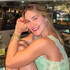 Diante de um processo de desmame da medicação, com previsão de duração de três meses, Bárbara Evans relata a dificuldade de superar esse problema.