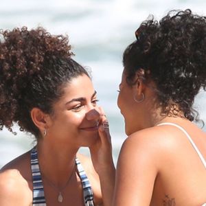 Bella Campos e Samantha Jones gravaram cenas de intimidade na tarde desta quinta, 2, no Rio de Janeiro, para a novela Vale Tudo'